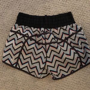 EUC Lululemon Seawheeze special edition tracker shorts size 6